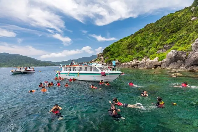 Coral reef at Cham Island
