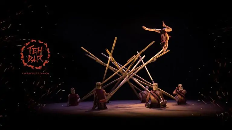 Teh Dar Show acrobats with bamboo
