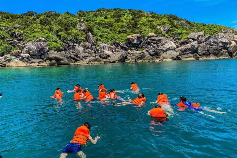 Snorkelling at Cham Island