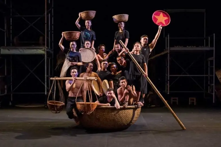 teh dar show hoi an - a must see show in hoi an. hoi an fairy tour