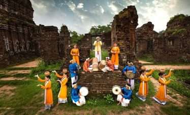 Da Nang Hoi An taxi - Hoi An fairy tour - taxi to Hoi An, Da Nang airport to Hoi An, Da Nang train station to Hoi An, cheap taxi to Hoi An. Da Nang taxi for big group taxi to My Son - shows in hoi an