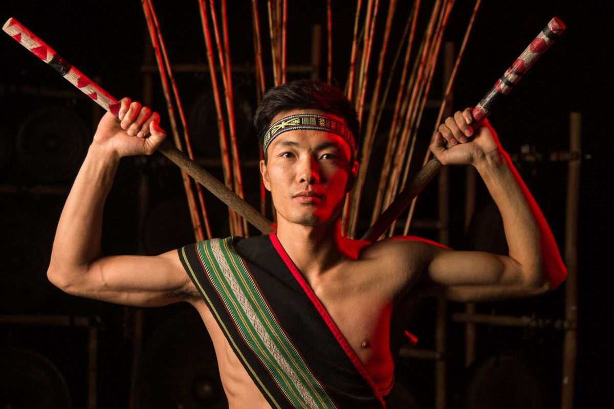 Performers of the Teh Dar Show on stage
