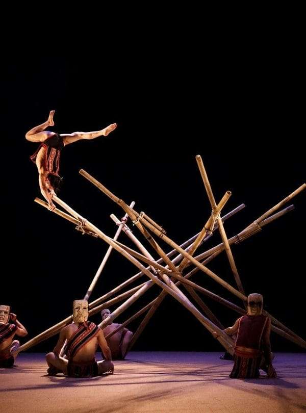 teh dar show hoi an - a must see show in hoi an. hoi an fairy tour