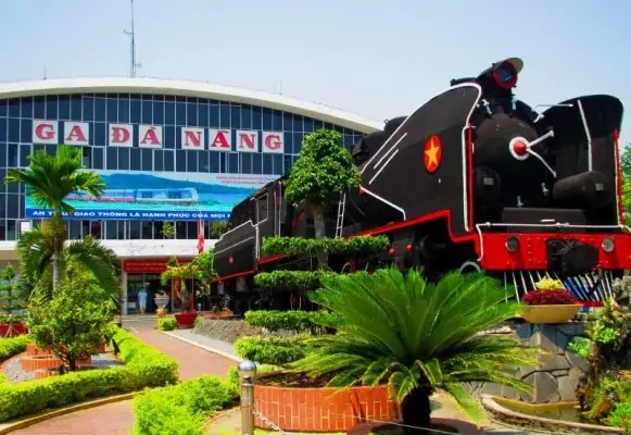Is there a train station in Hoi An?