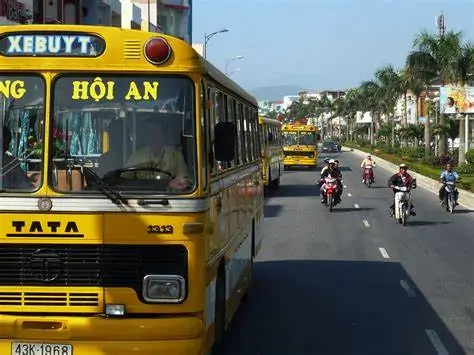 Is there a bus from Da Nang to Hoi An?