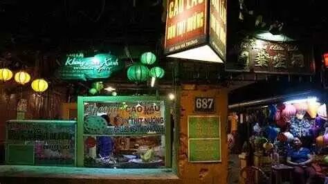 best cao lau in hoi an - cao lau khong gian xanh