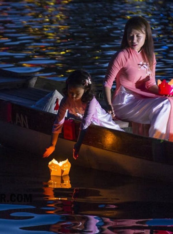 Boat ride on Hoai river with lantern dropping
