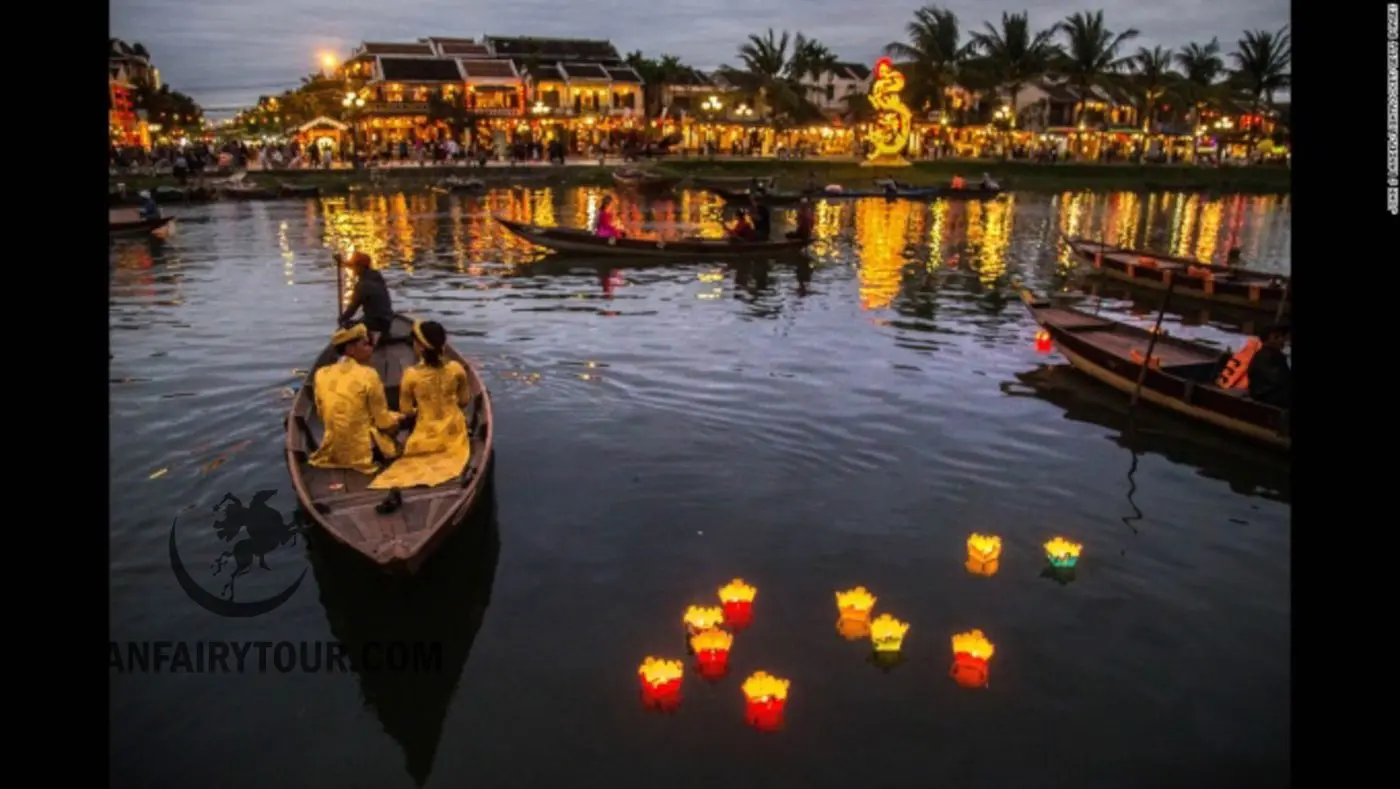 Boat ride on Hoai river with lantern dropping
