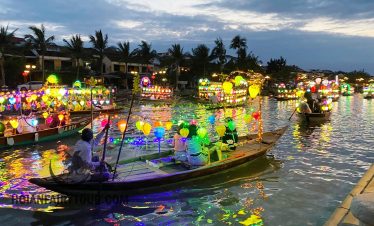 Boat ride on Hoai river with lantern dropping