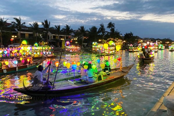Boat ride on Hoai river with lantern dropping