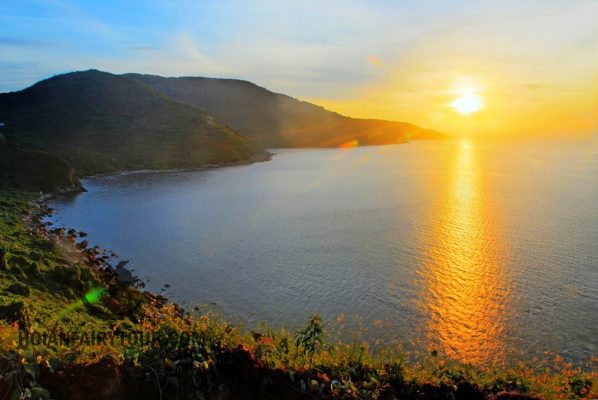Snorkeling in Son Tra: the Son Tra Peninsula coastline