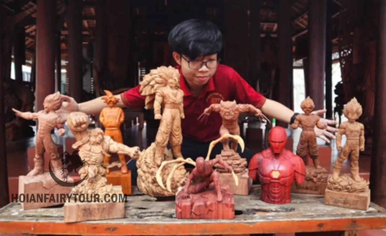 Hoi An wood carving class with a local artist
