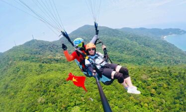 paragliding in da nang